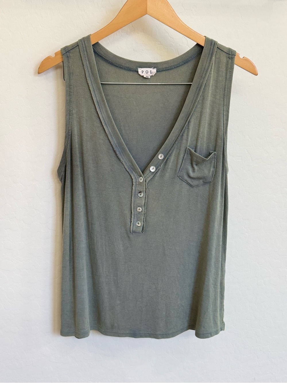 POL Sage Green Ribbed Knit Henley V-Neck Tank Top Size Medium Boho